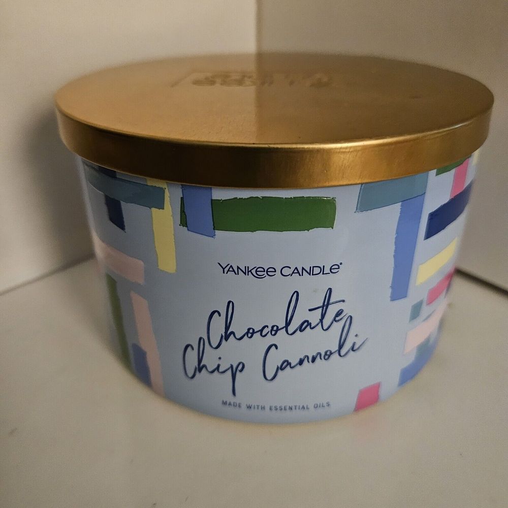 Yankee Candle Chocolate Chip Cannoli Made With Essential Oils‎ 3 Wick 18oz.